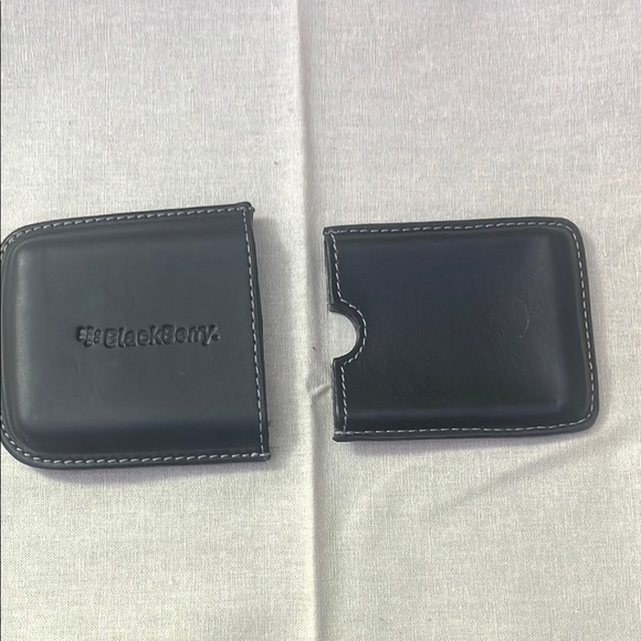 Black Leather BlackBerry Pouch Set - Picture 6 of 7